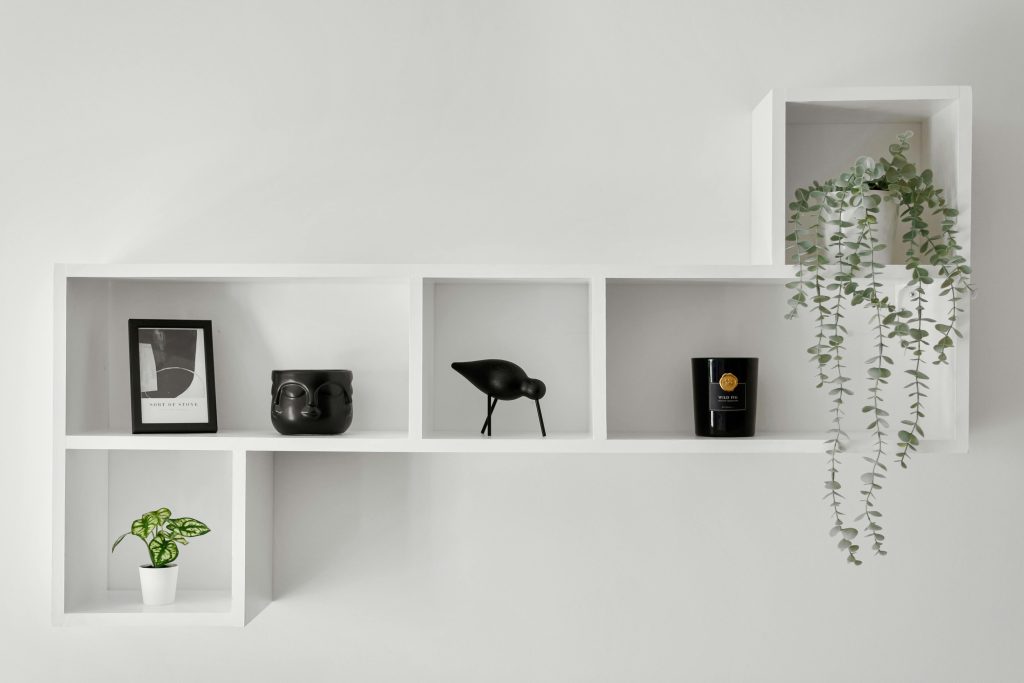 Rak dinding estetis. Sumber: pexels.com