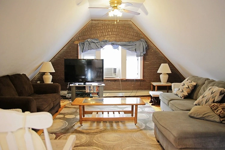 Didesain untuk ruang keluarga, Sumber: roofspacerenovators.com.au